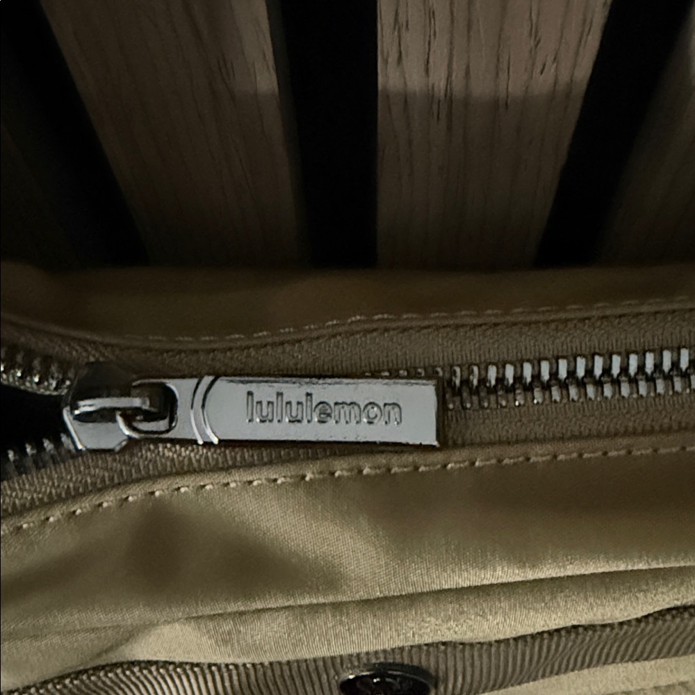 lululemon Wunderlust Crossbody Bag - Picture 4 of 8